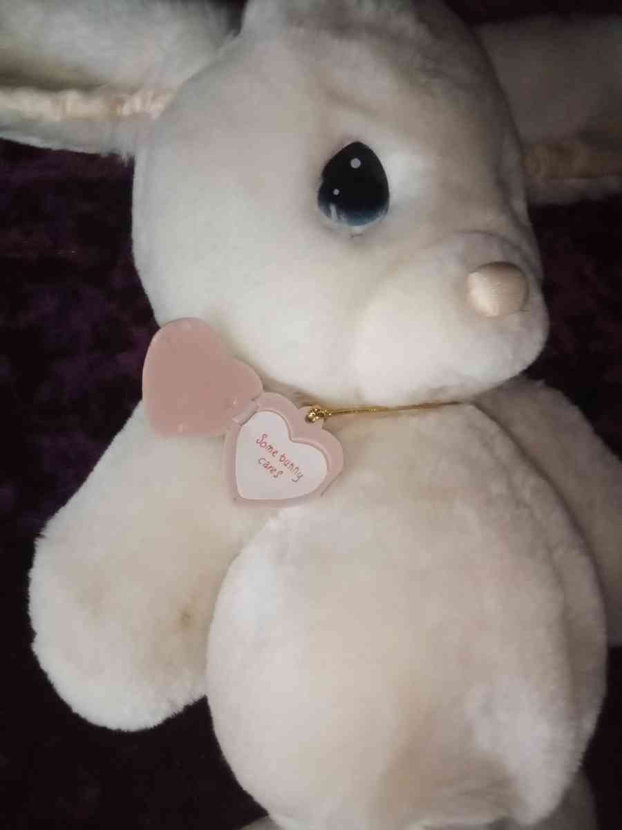 1935 Prescious moments rabbit