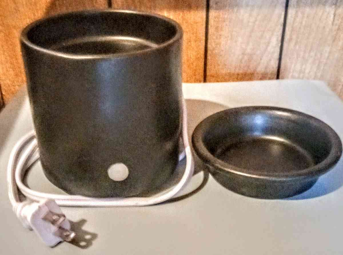 Black Wax Warmer with White Plug