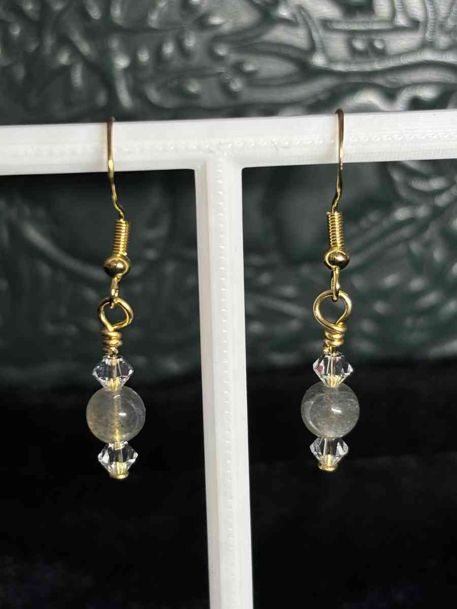 Arctic moon earrings in gold