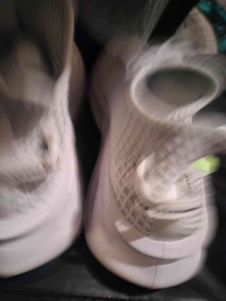 Ivory LT Damp Sneakers Size 9 Mens  Jogging Arcade Park