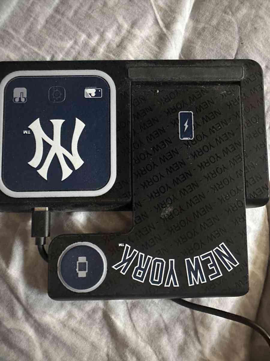 New York Yankeees wireless charger