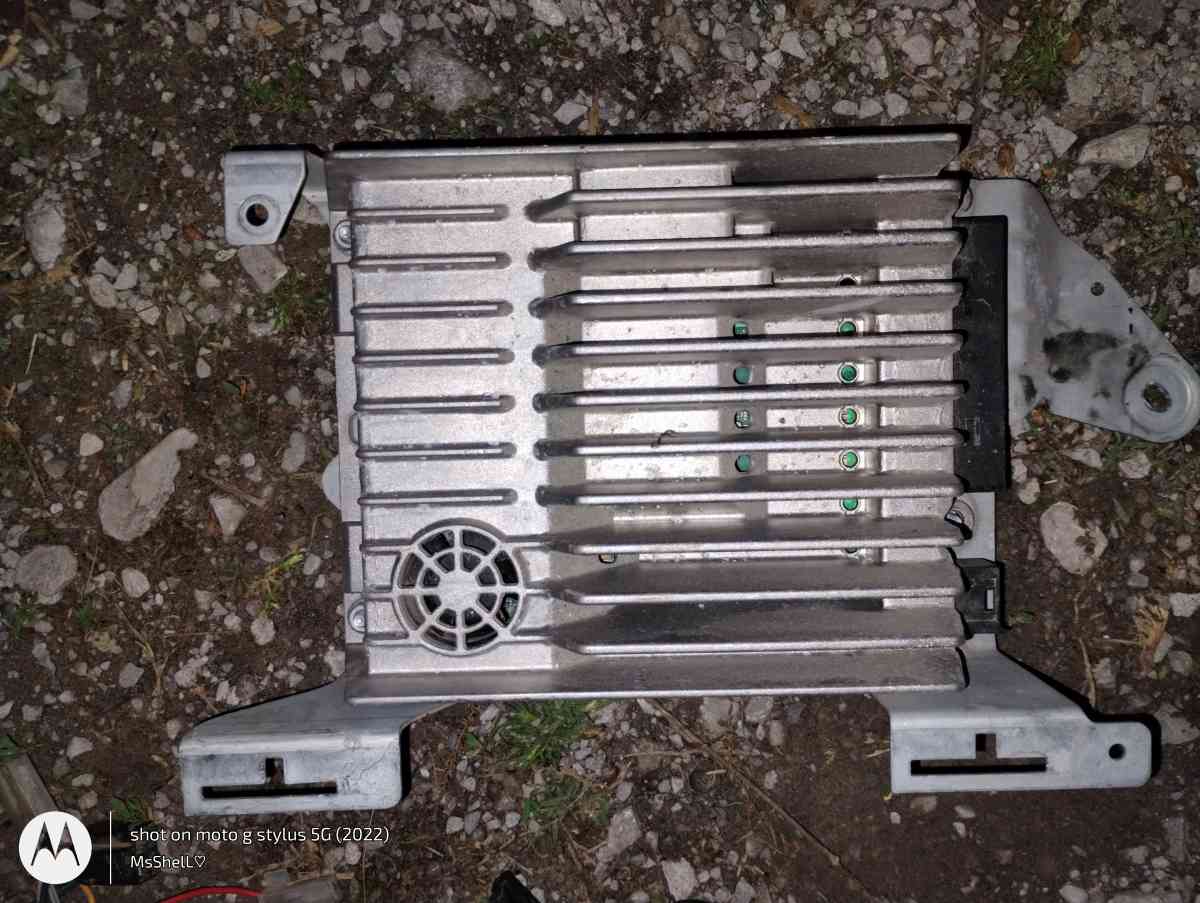 Mercedes amplifier