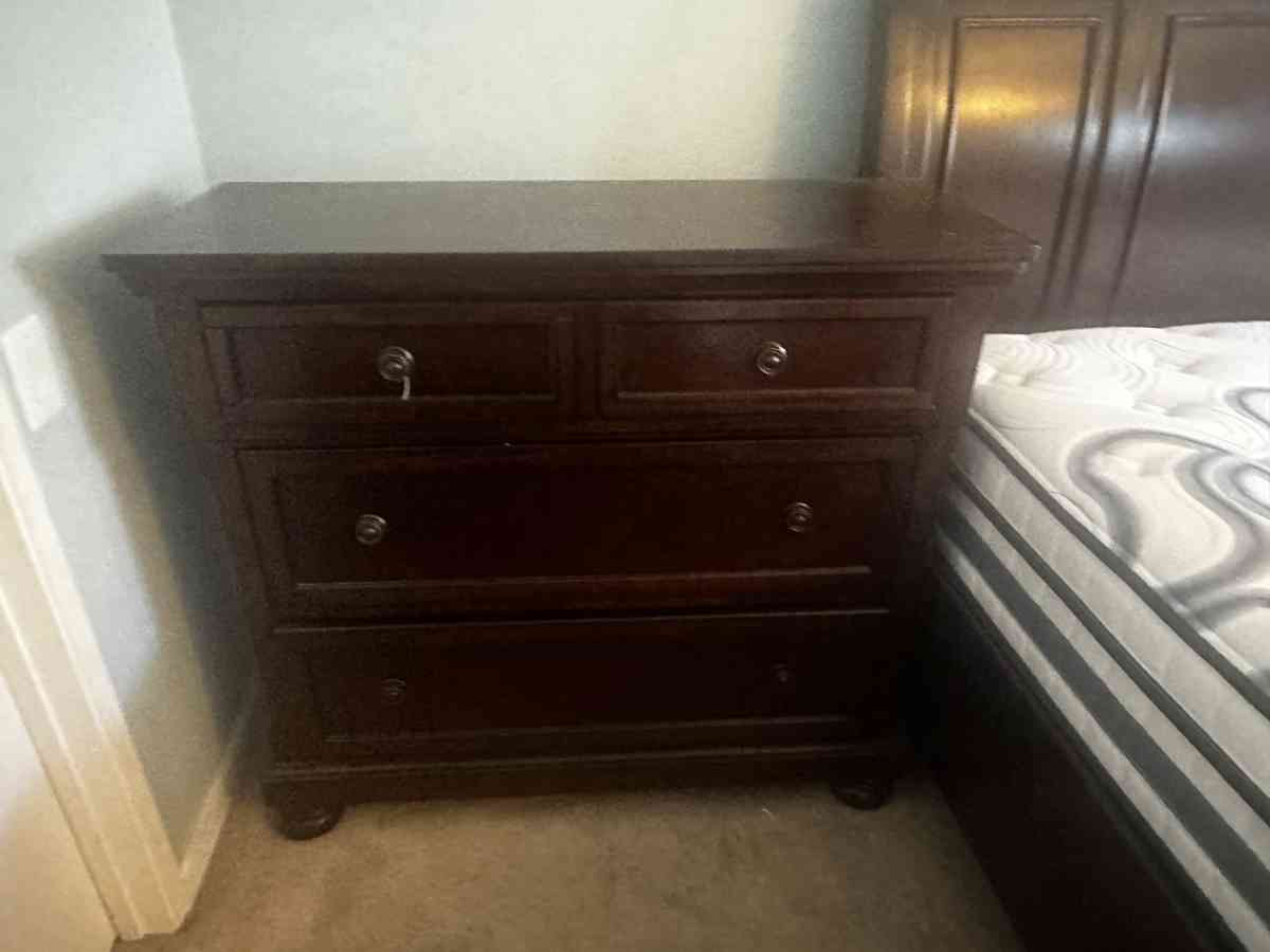 New Ashley 5PCS  Bedroom set