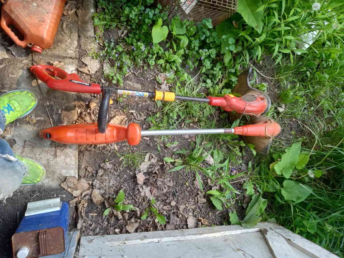 2 electric weed whips