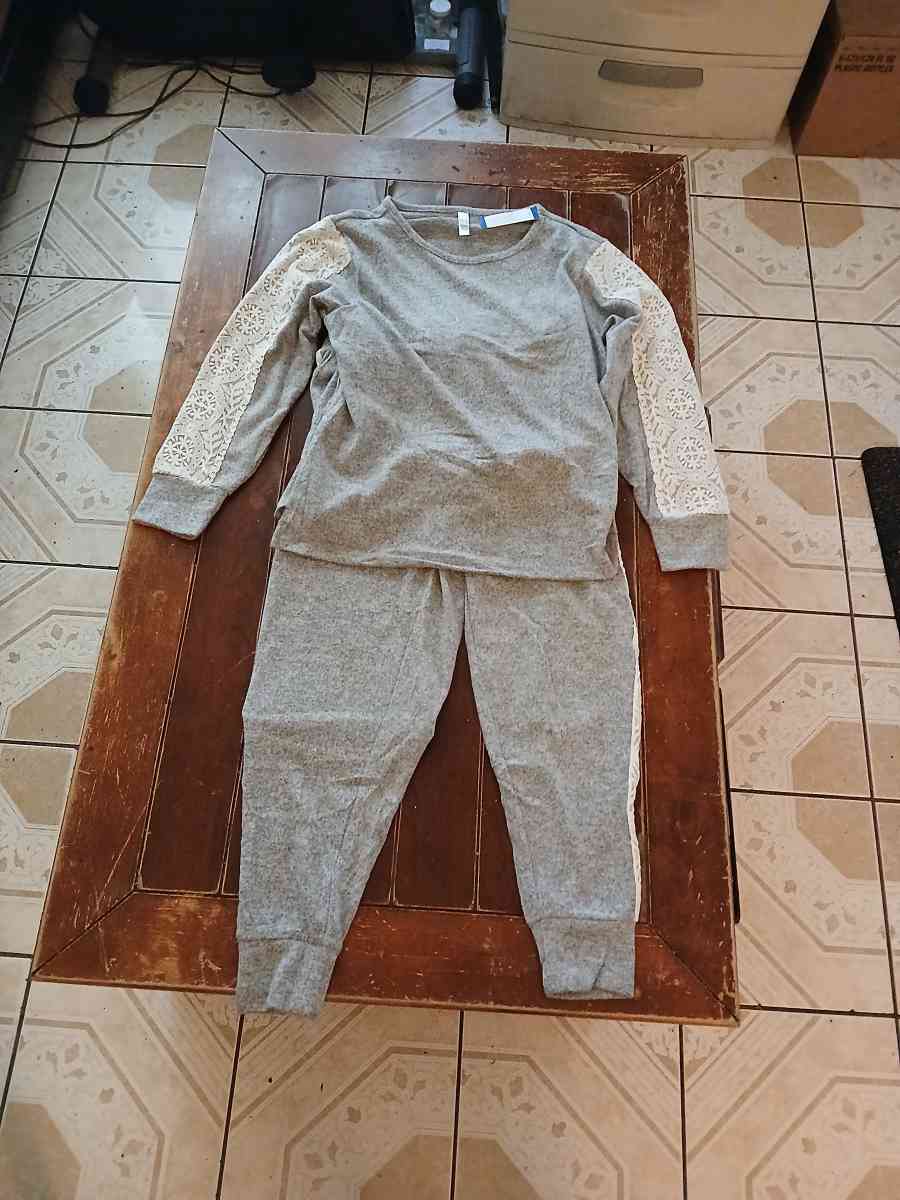 Flora Nikrooz Women 2 Piece Gray Pajama SZ Size L