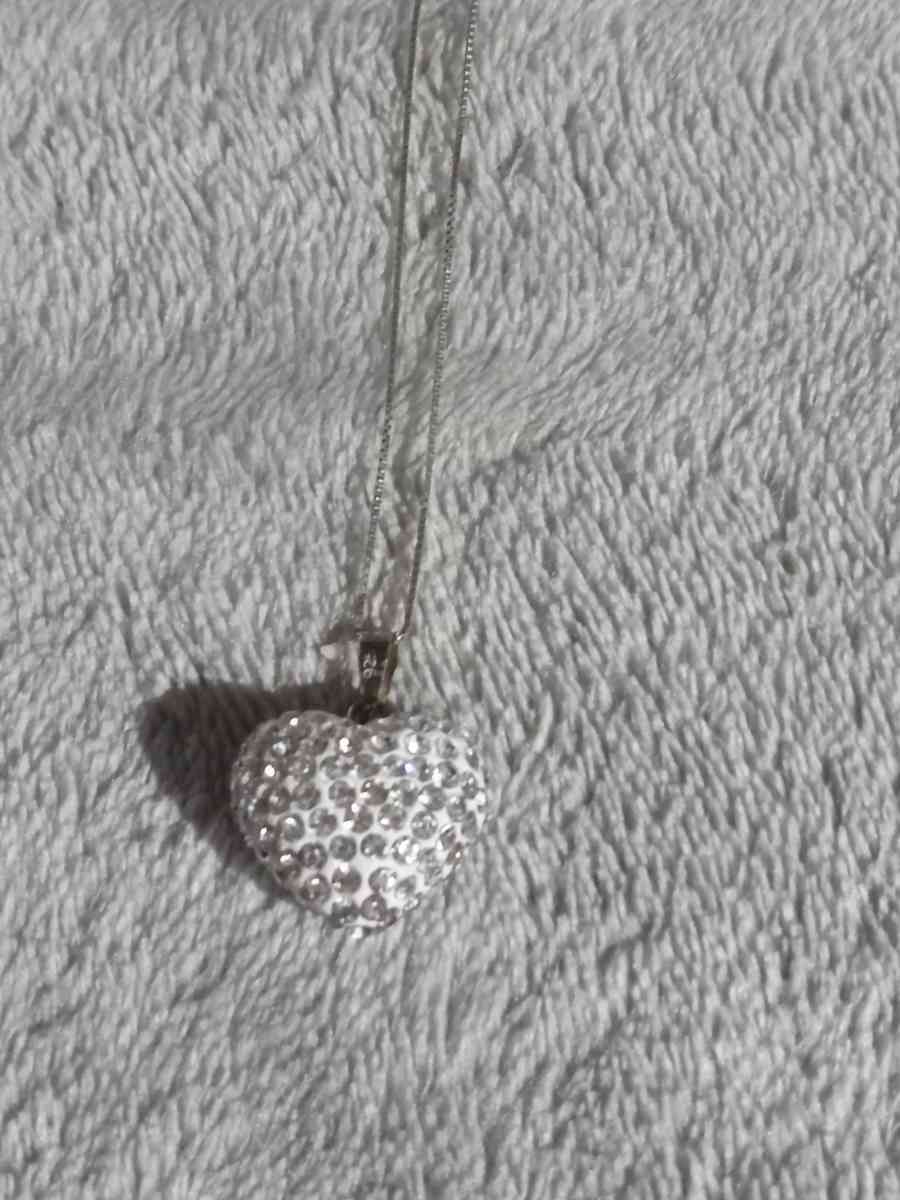 micro puffed heart pendant