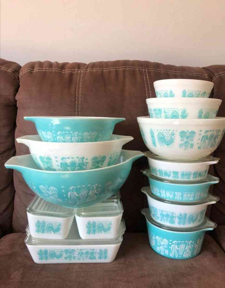 Vintage Tourqouise Bowls and Casserole dishes set