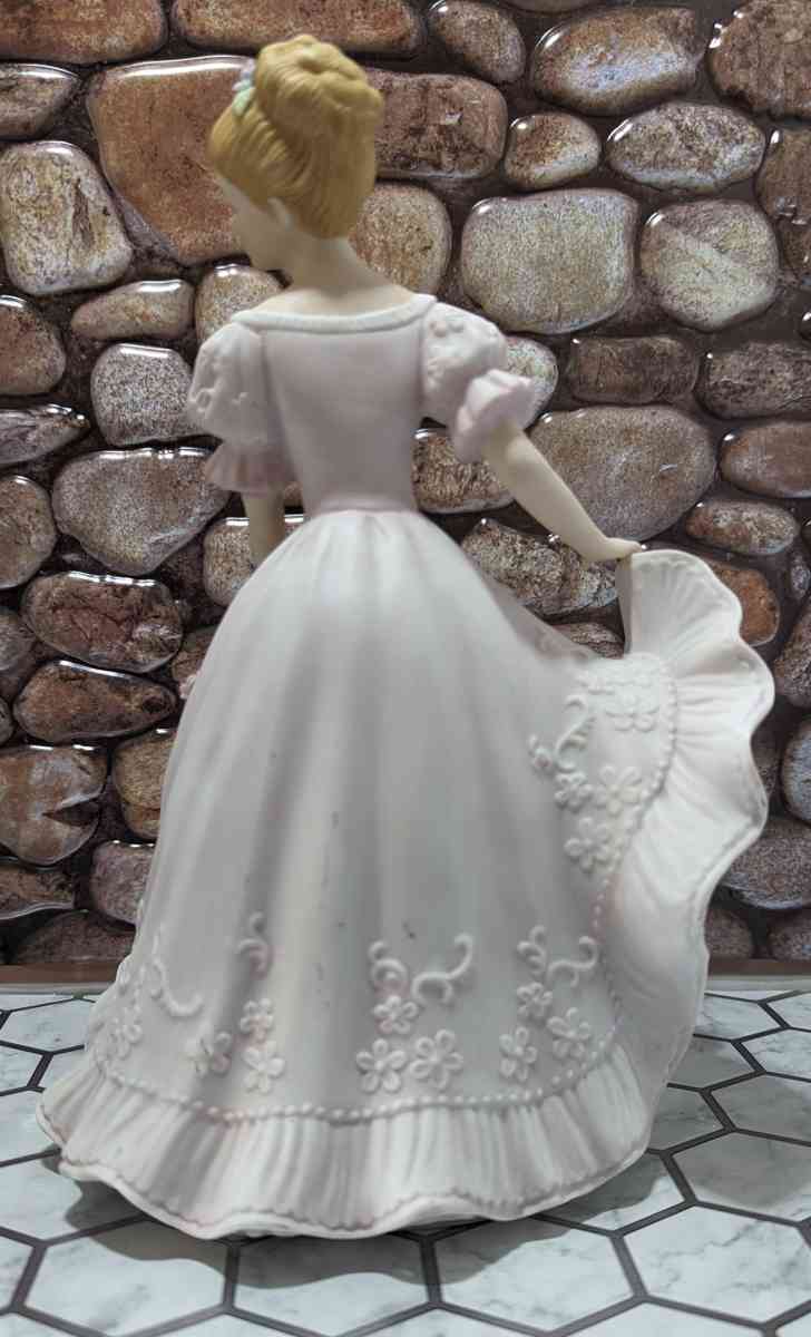 Lady Caroline Masterpiece Porcelain Collectable Figurine