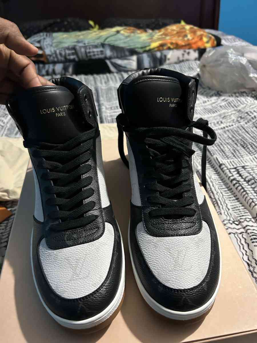 Louis vuitton Rivoli MonogramHigh Top Sneakers