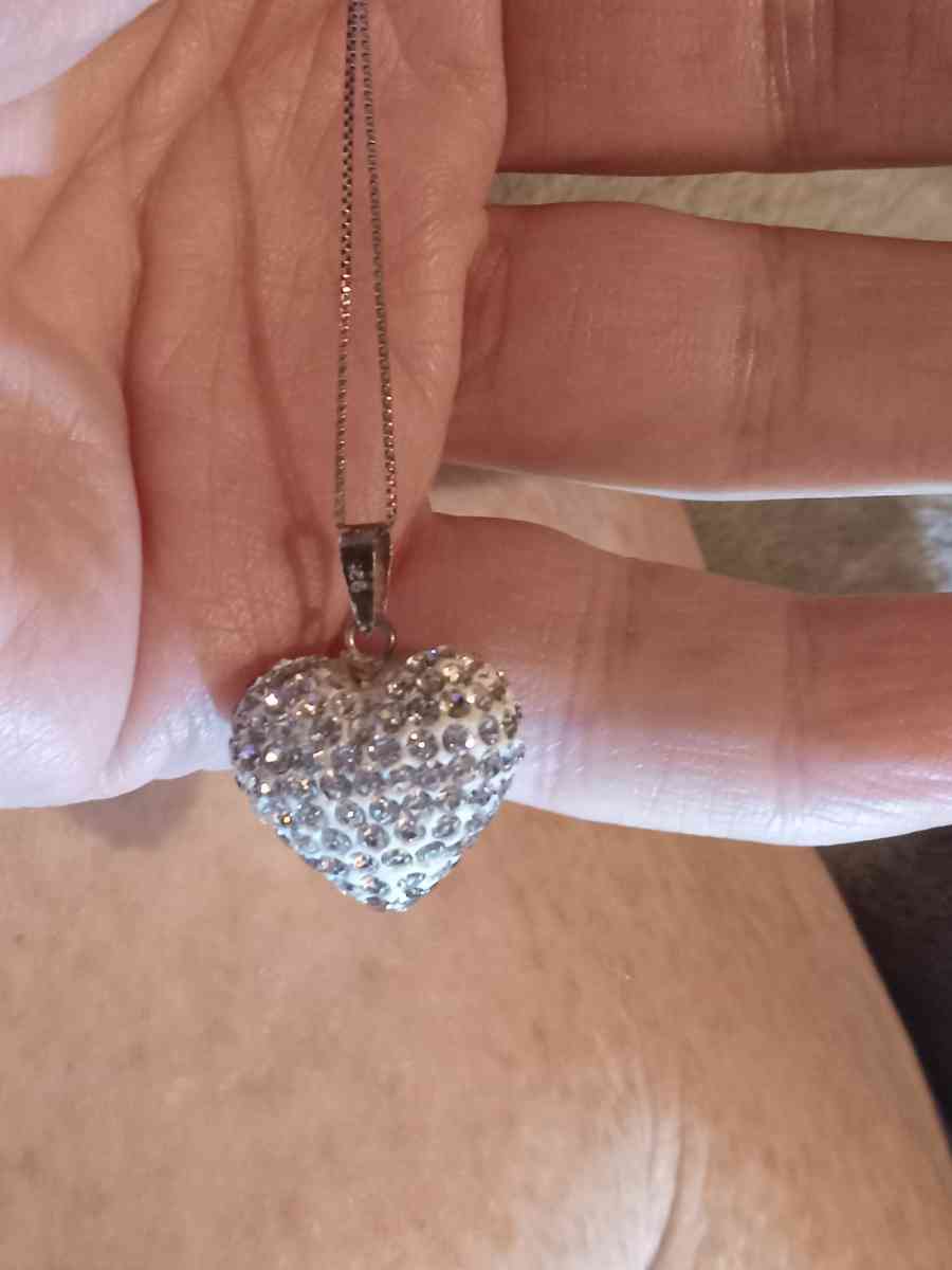 micro puffed heart pendant