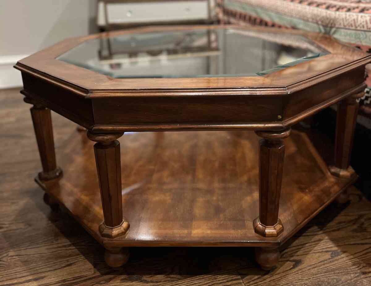 Elegant Wooden Octagon Shaped Coffee Table