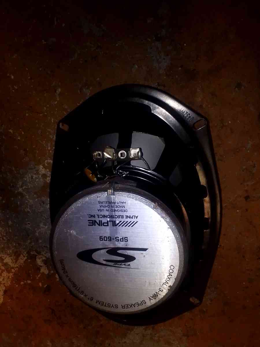 JVC CD car radio w 2 Alpine 6 by 9