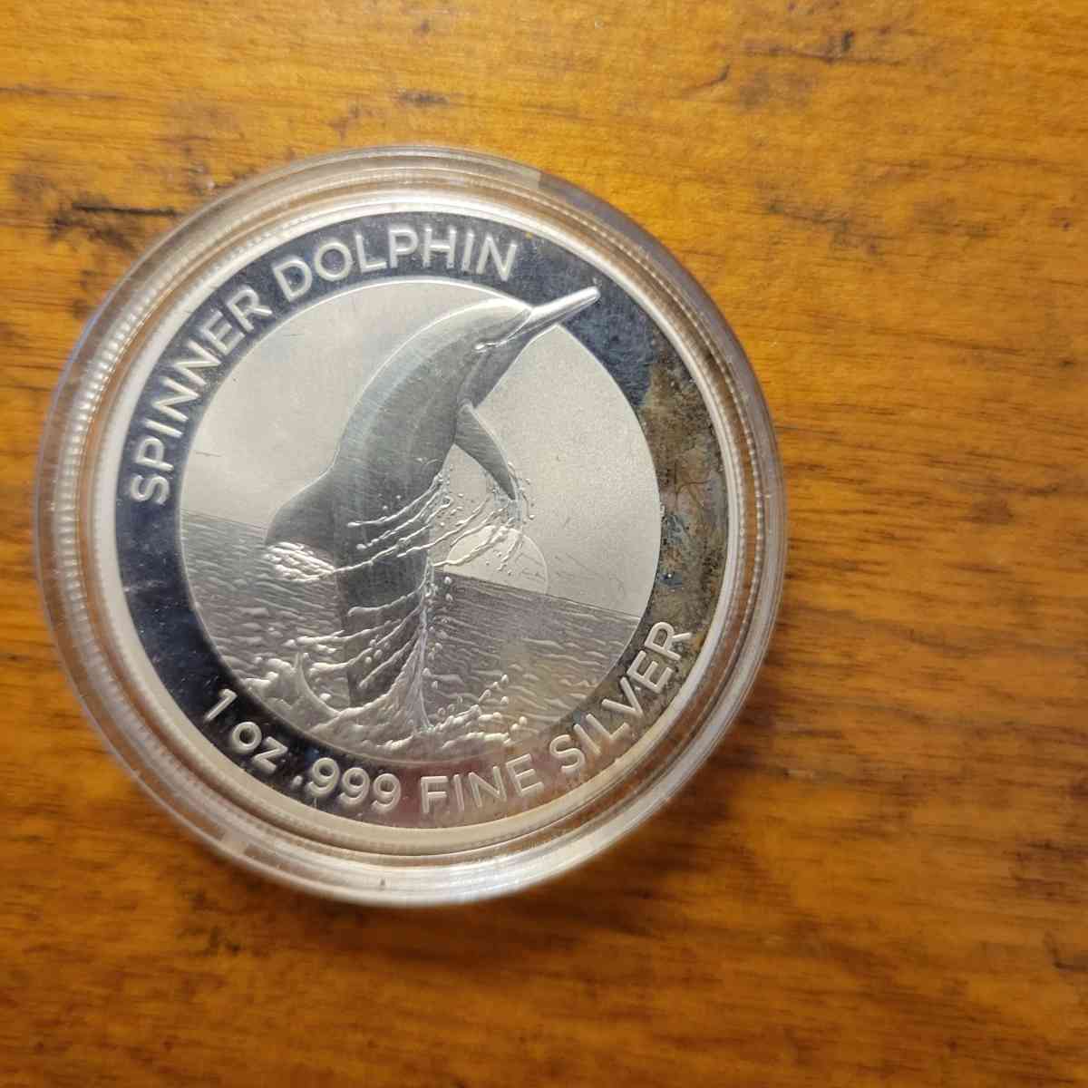 pure 999 silver spinner dolphin round