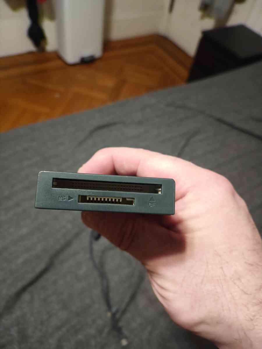 Warrky multimedia card reader