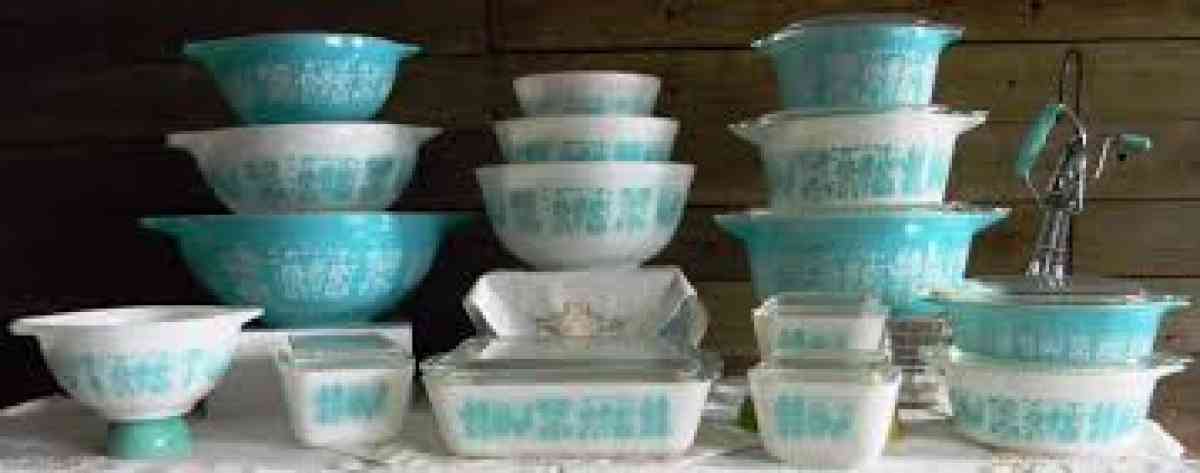 Vintage Tourqouise Bowls and Casserole dishes set