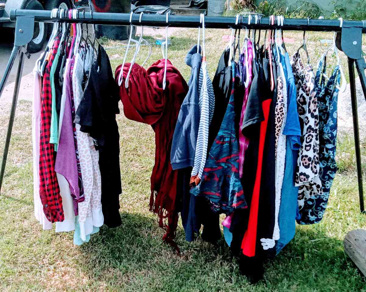 INDOOR OUTDOOR ITEMS GOLF CLUBS  JEWLERY AND CLOTHING