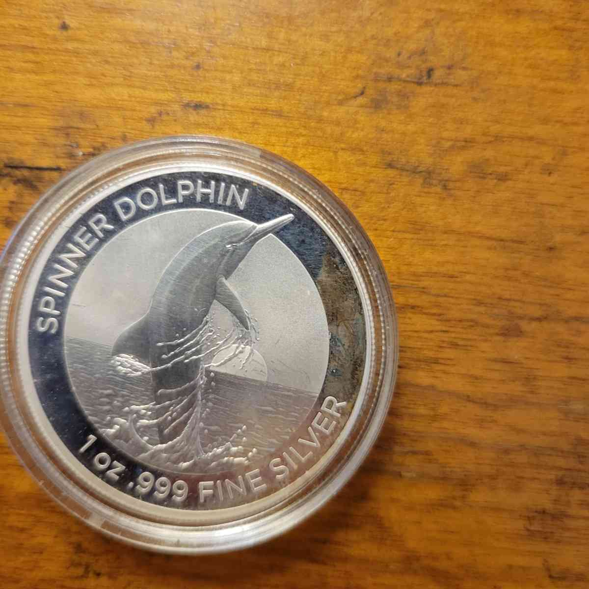 pure 999 silver spinner dolphin round