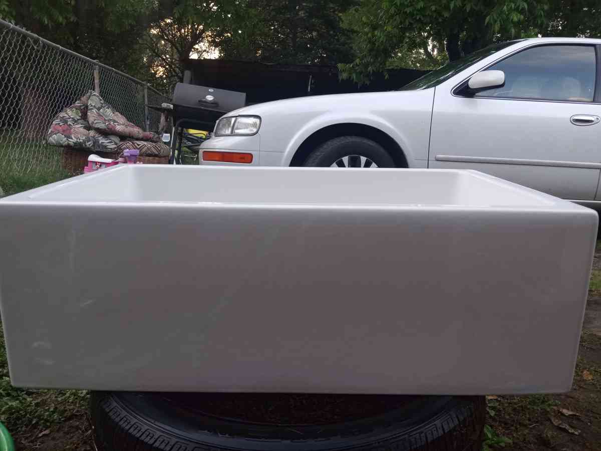 Farmhouse sink