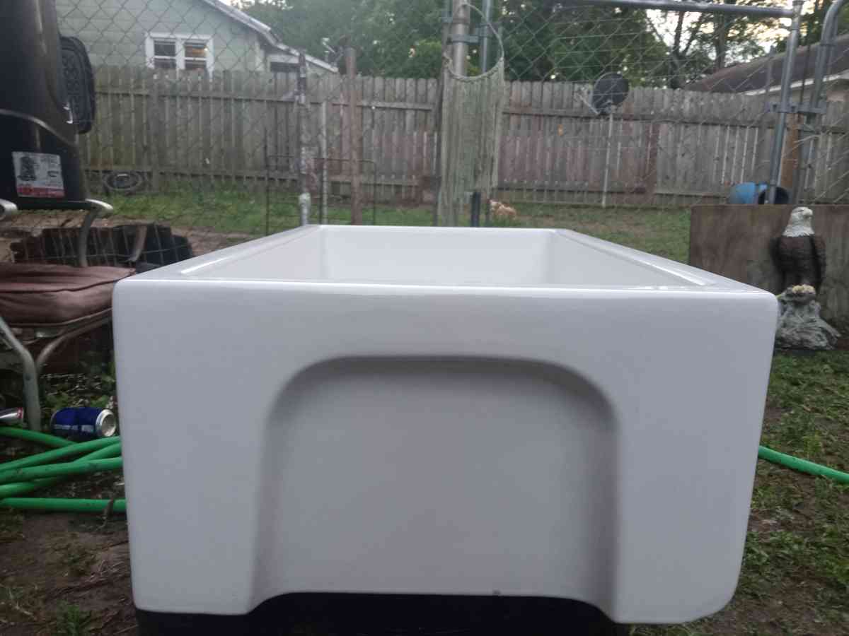 Farmhouse sink
