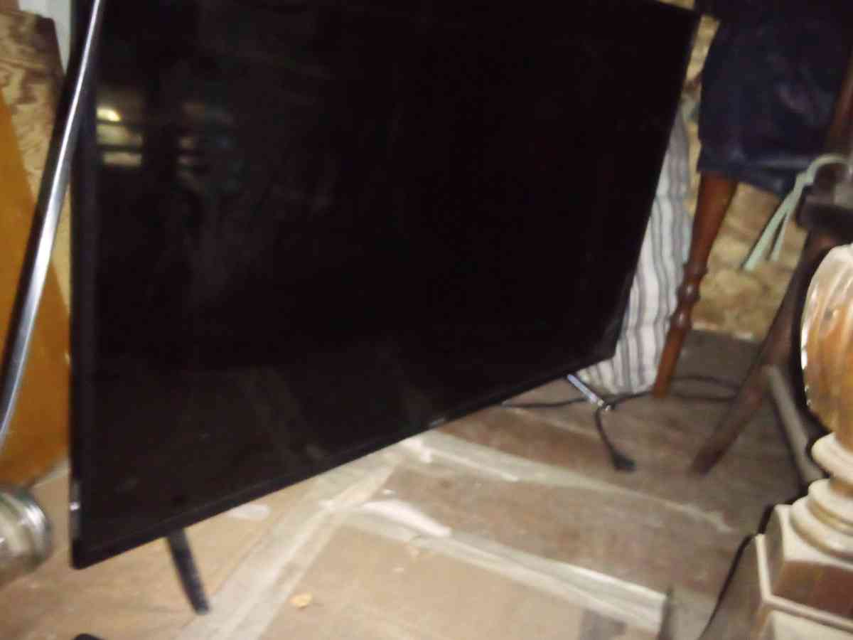 40 inch Phillips Roku tv