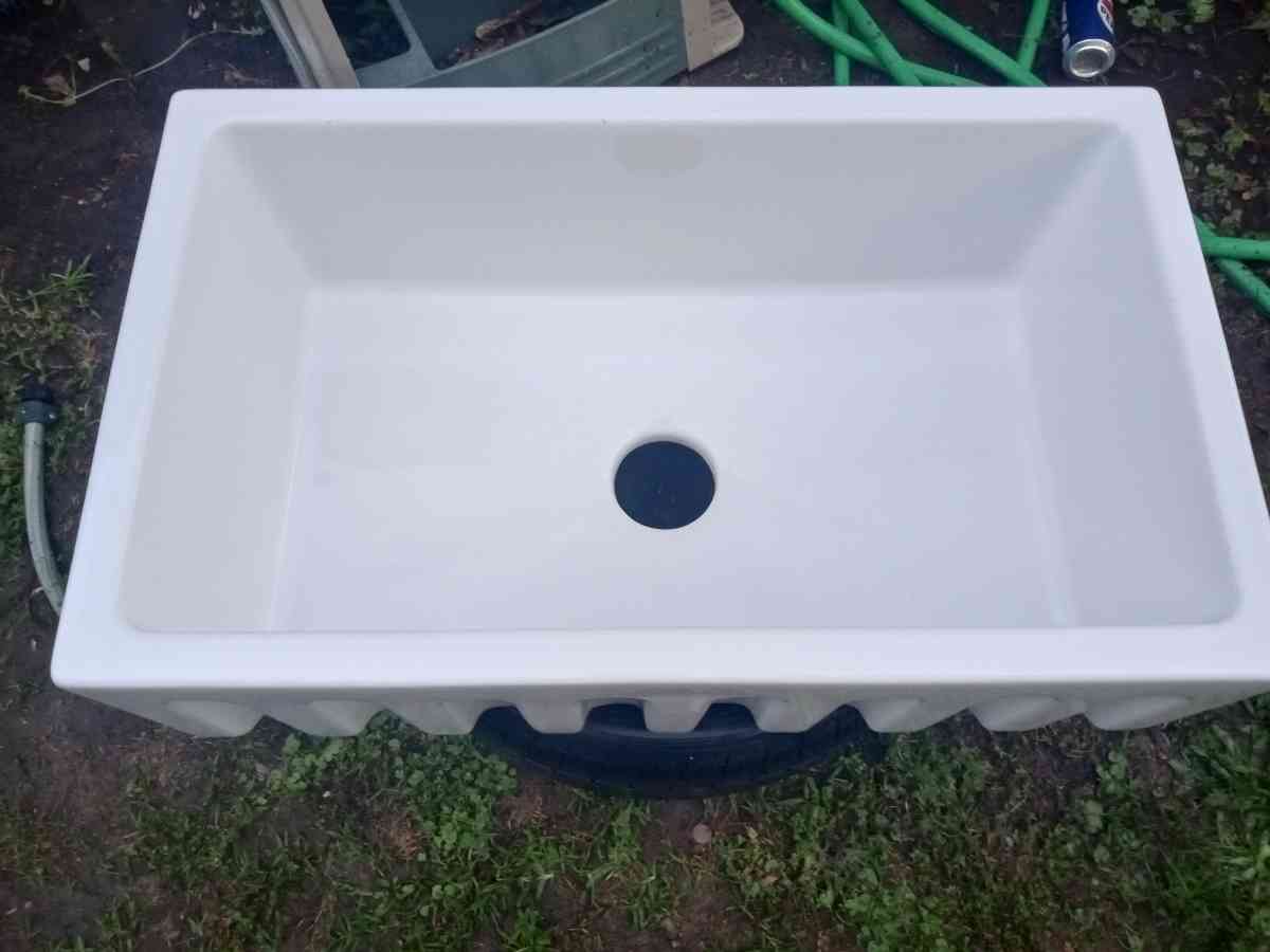 Farmhouse sink