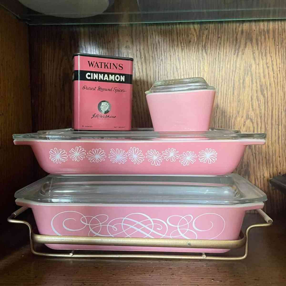 Pink Pyrex vintage bowls and casserole dishes set