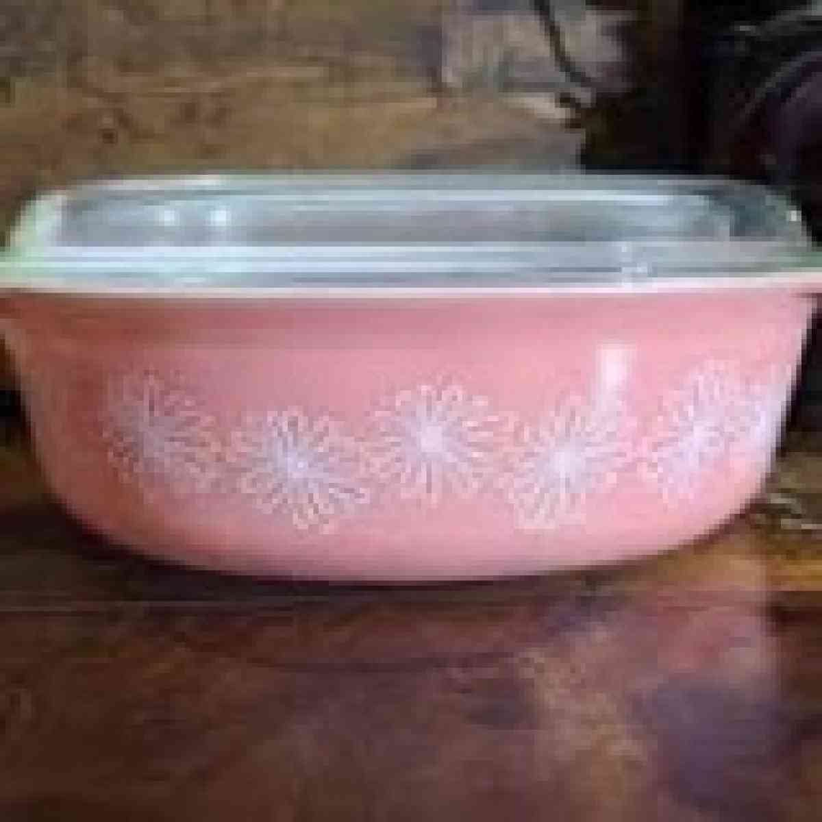 Pink Pyrex vintage bowls and casserole dishes set
