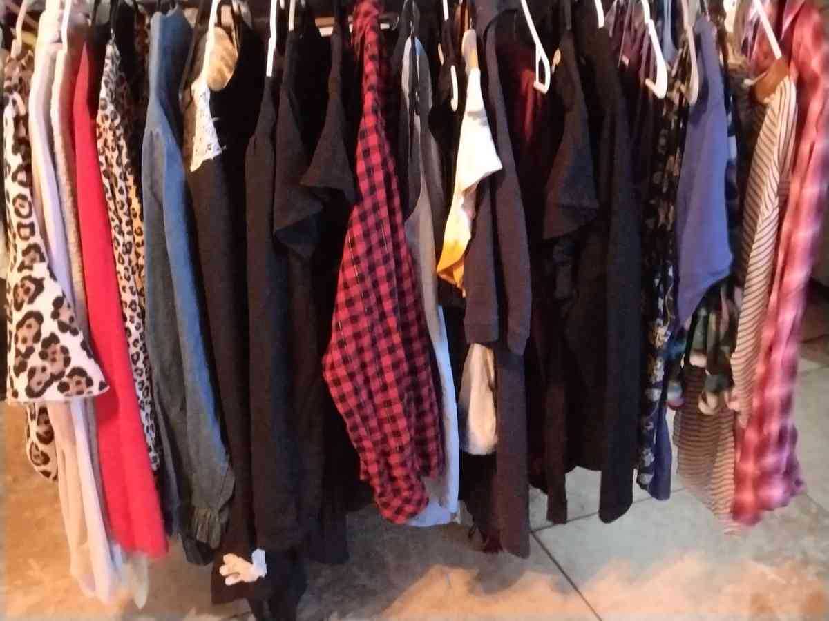 TV  PATIO TABLE AND CHAIR WALL DECOR AND MORE