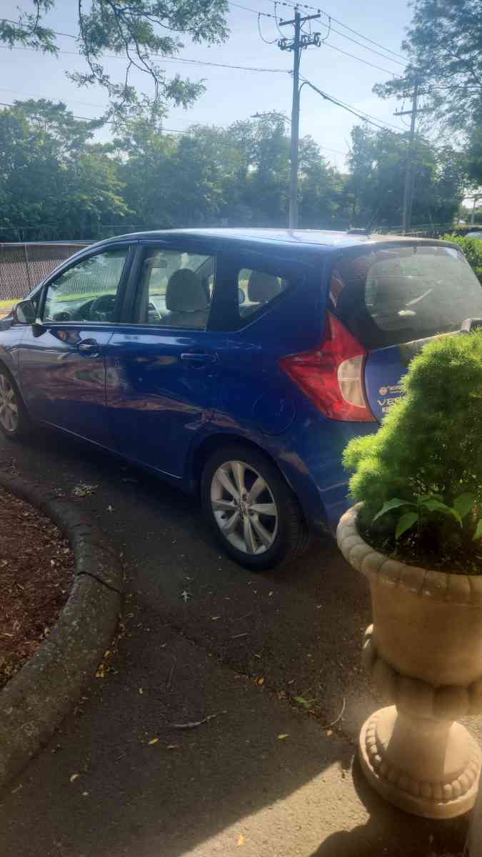 Nissan versa 4 door hatchback