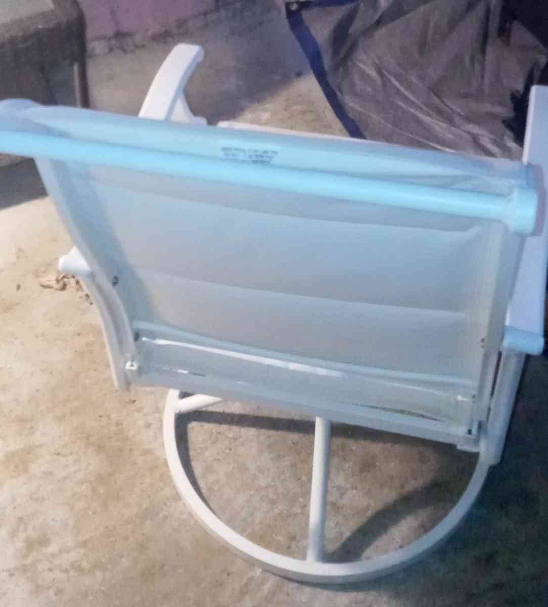 comfortable rocking spinnable chair