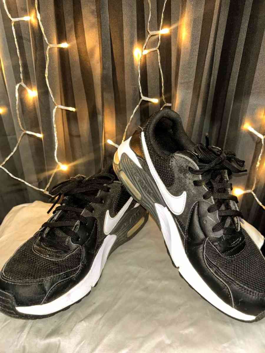 Womens Nike Excee shoes