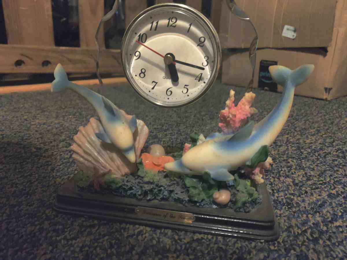 treasures of the sea dolphin clock