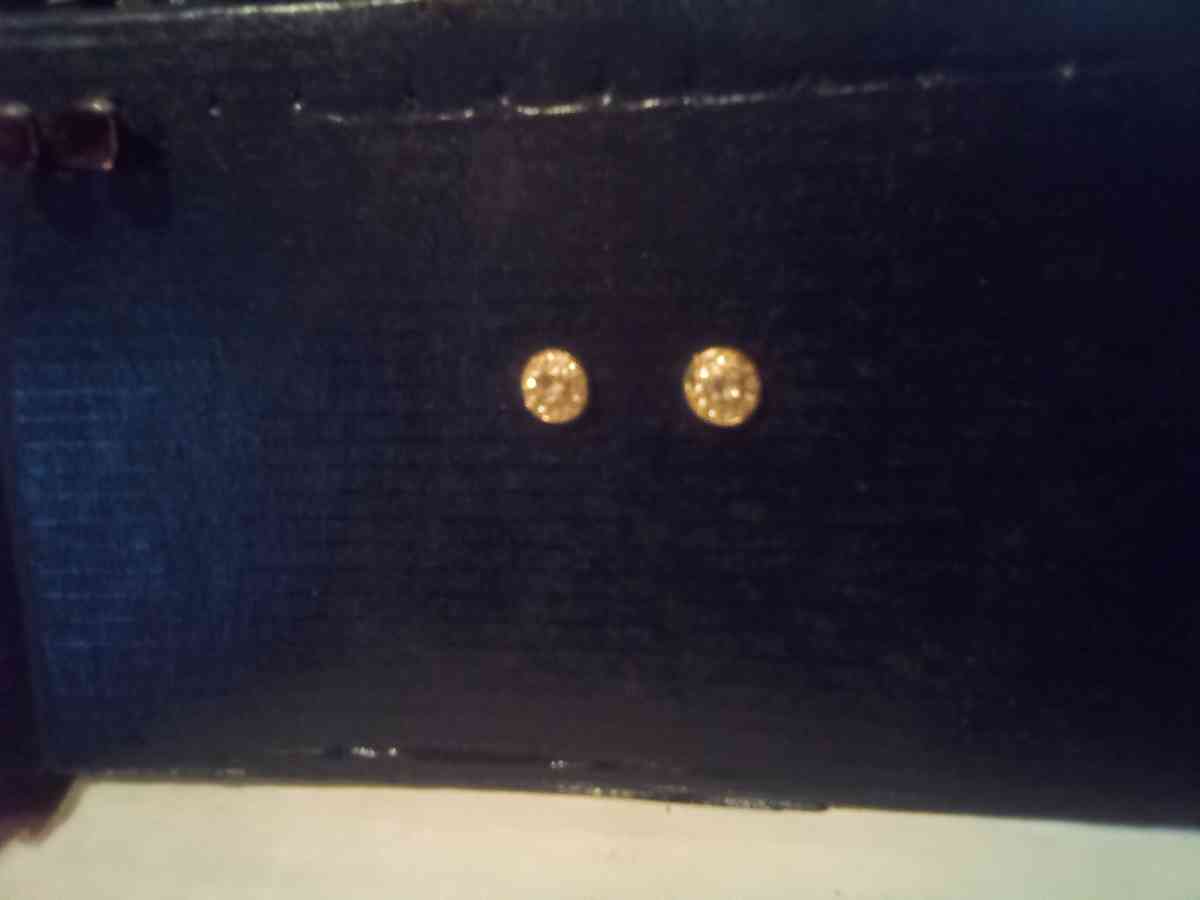 Gold diamond earrings