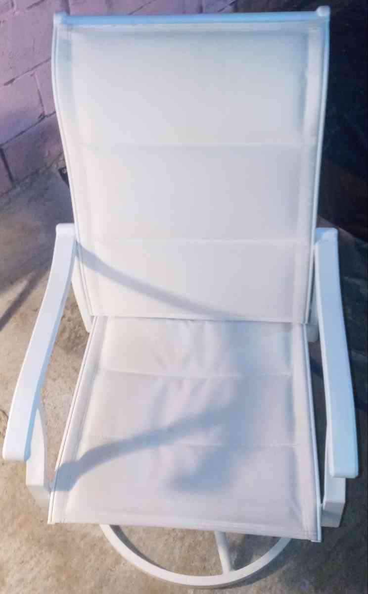 comfortable rocking spinnable chair