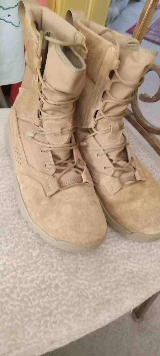 Dessert camo boots For 12 size Medium only