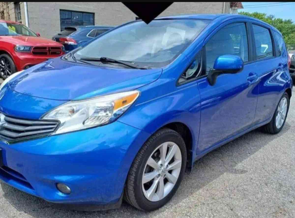 Nissan versa 4 door hatchback