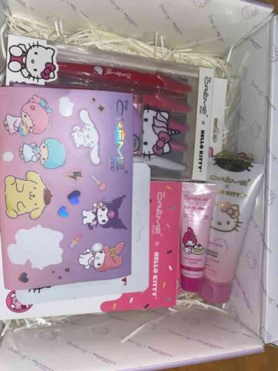 Hello Kitty Beauty Box