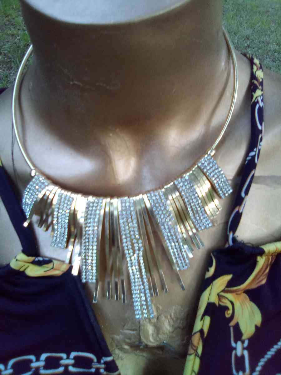 hanging diamond choker