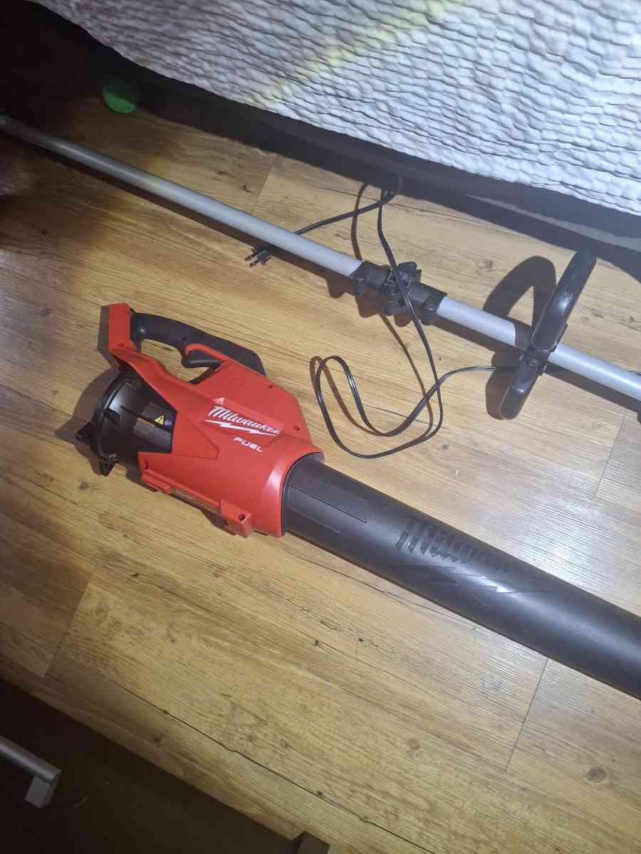 Milwaukee M18  weed trimmer  and blower combo set