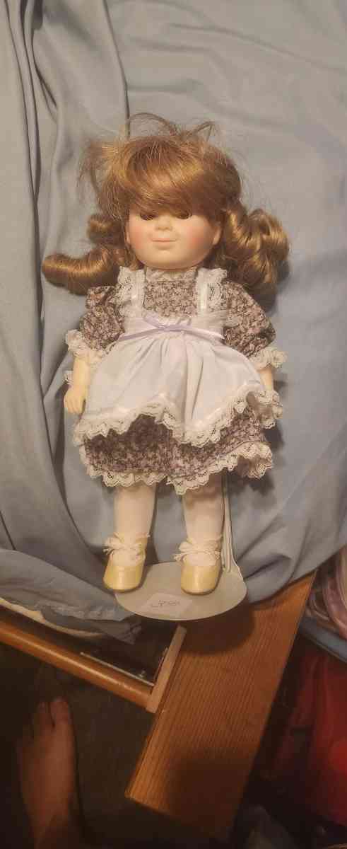3 porcelain dolls 9in 2 15in