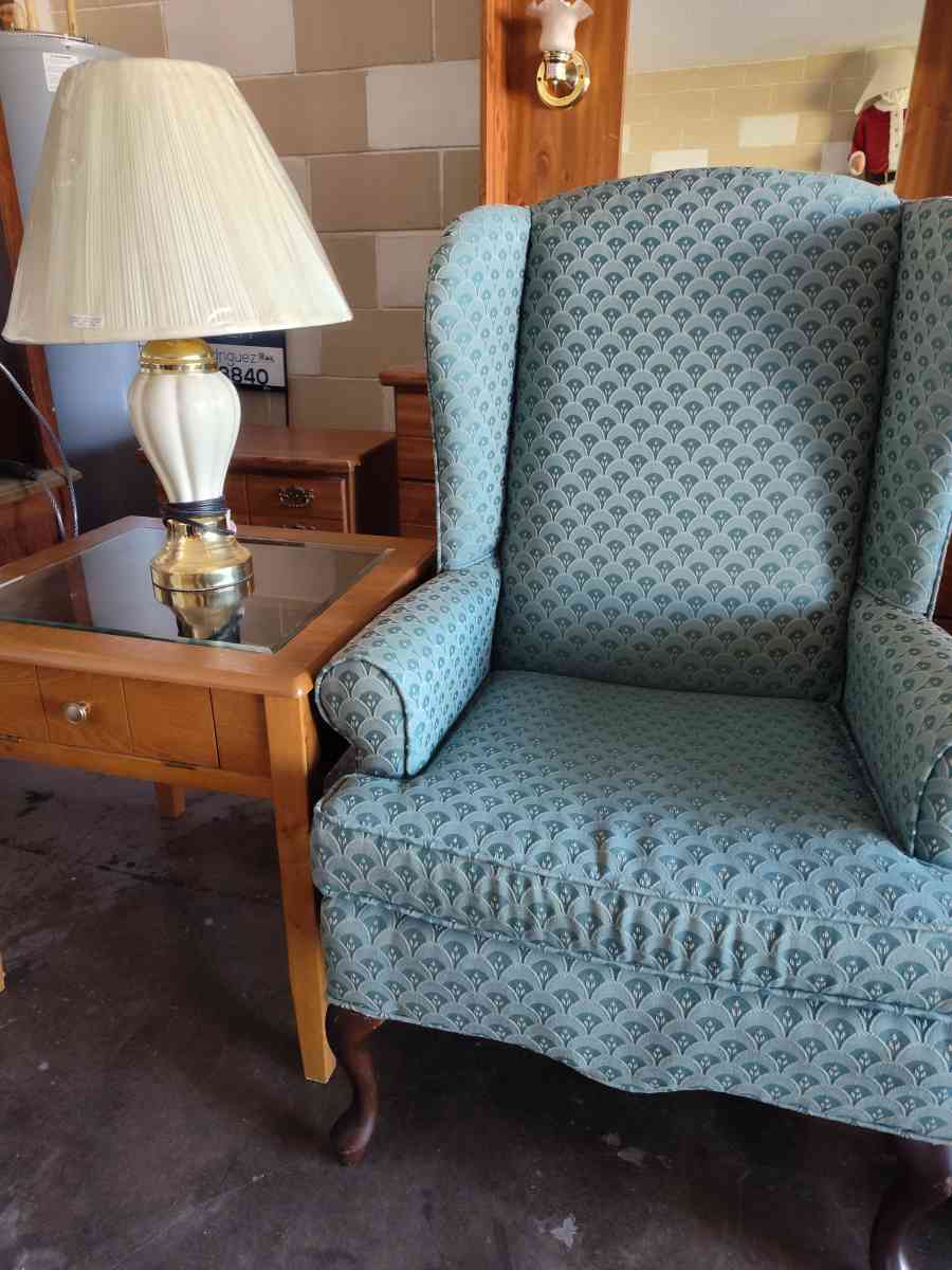 Nice chair with free table and lamp