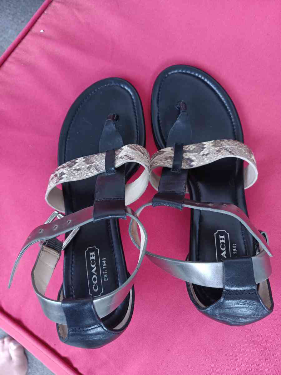 Coach snappy leather snakeskin candles size 6 5