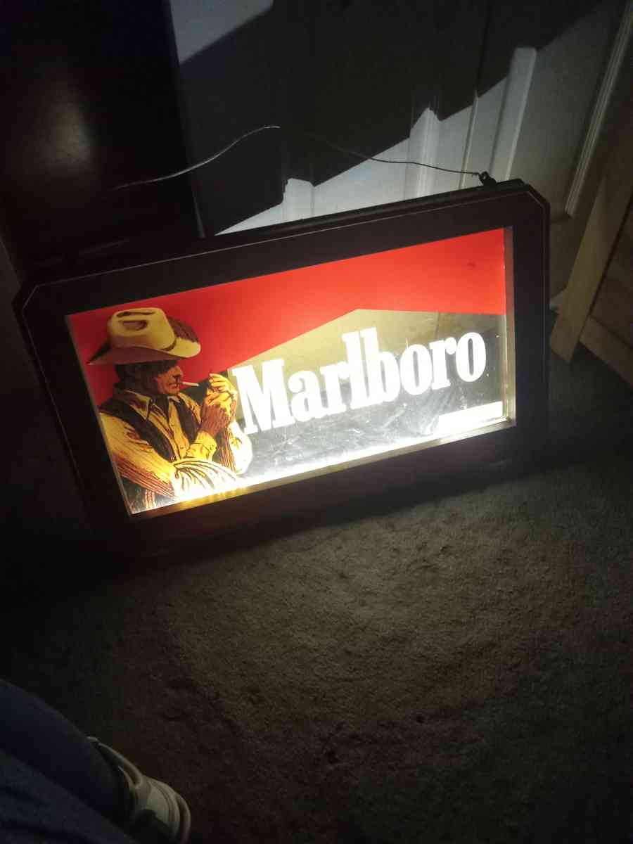 Marlboro  lighted sighn