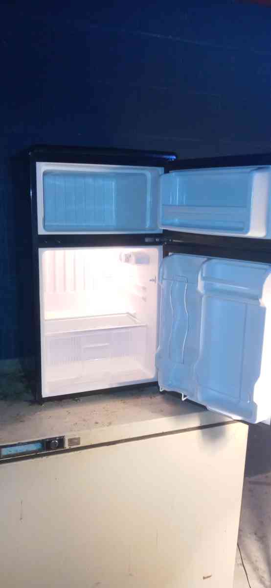 Frigidaire mini fridge with top freezer