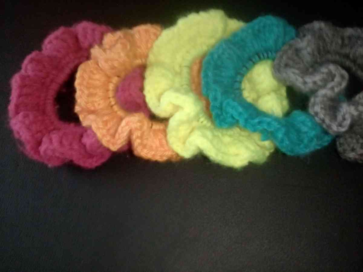 1ct  mixed color scrunchies