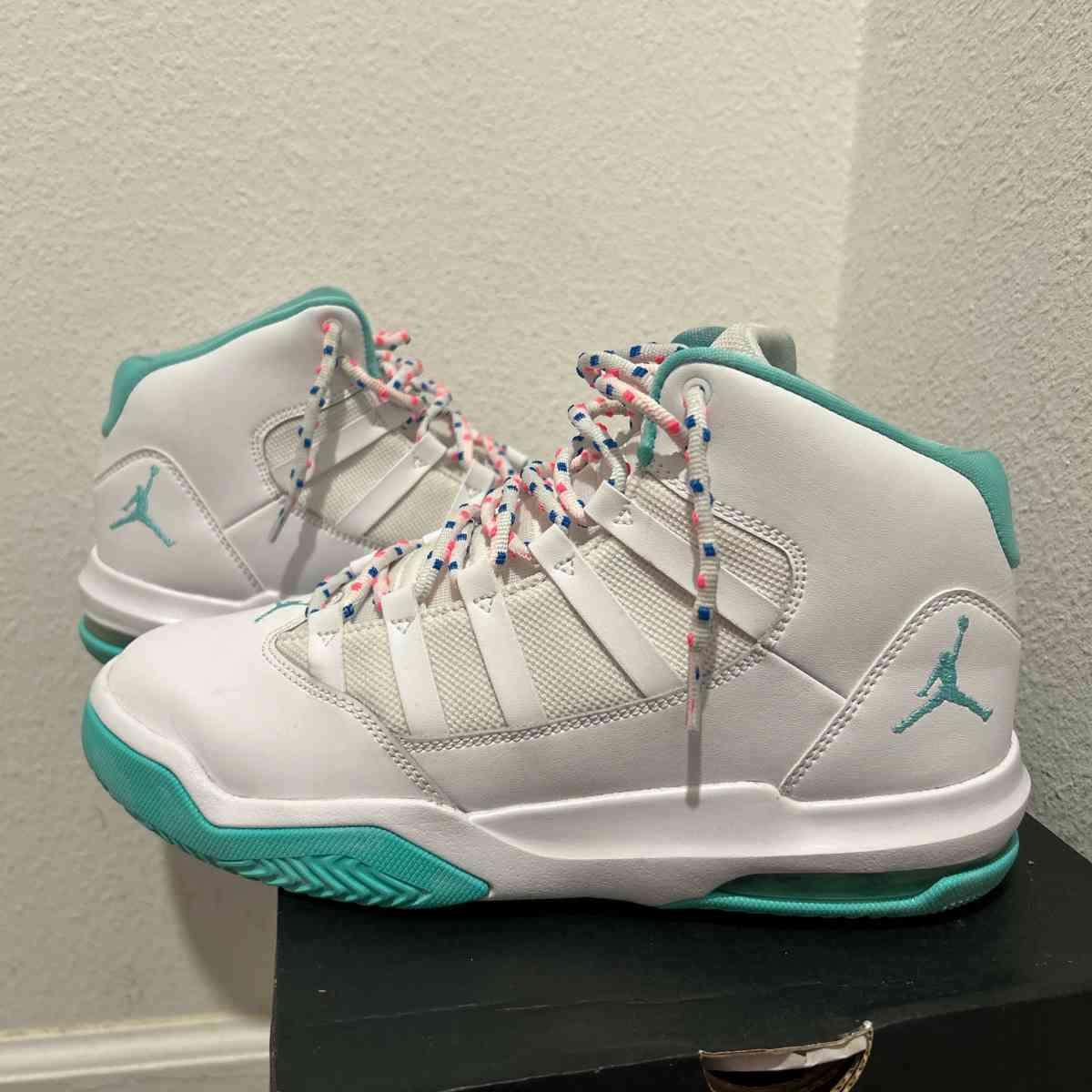 jordan sneakers jordan max aura