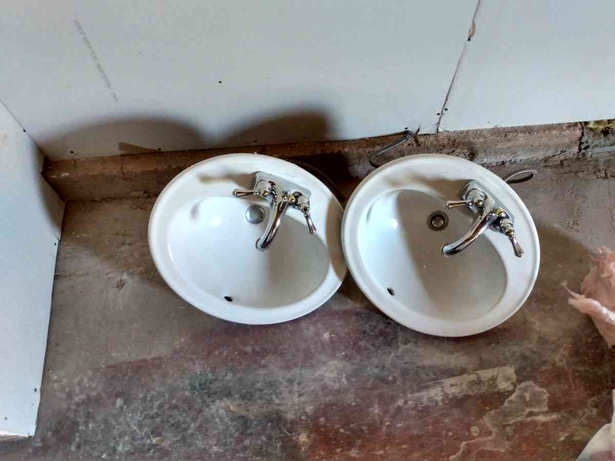 two bathroom sinks like new