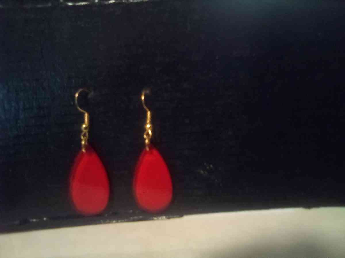 Orange hanging teardroped  gold earrings