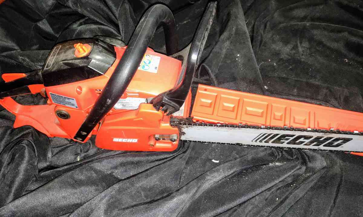 Echo CS 400 chainsaw