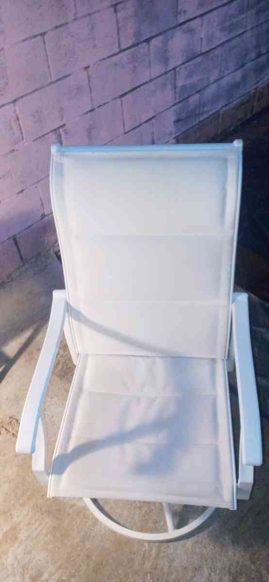 comfortable rocking spinnable chair